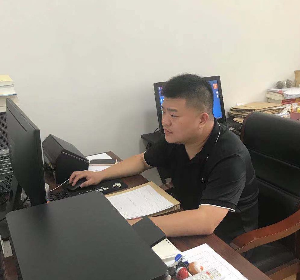 杨恒.jpg